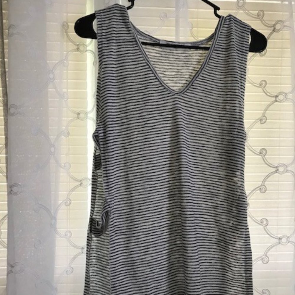 Sleeveless Sideless Top